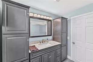 53 Peckham St, Pawtucket, RI 02861 - Photo 17