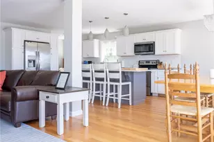 29 Crest St, Middletown, RI 02842 - Photo 7