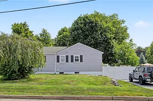 16 Edison St, Warwick, RI 02889 - Photo 3