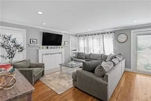 16 Edison St, Warwick, RI 02889 - Photo 9