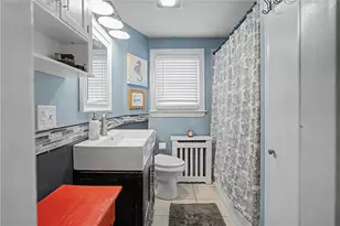16 Edison St, Warwick, RI 02889 - Photo 5
