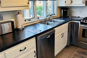 1321 Anthony Rd, Portsmouth, RI 02871 - Photo 5