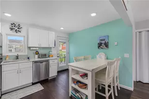 14 Stanton Ave, Narragansett, RI 02882 - Photo 11