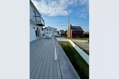 433 Wolcott Avenue, Middletown, RI 02842 - Photo 11