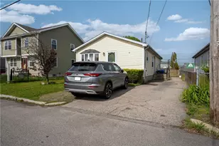 102 Kenmore St, Pawtucket, RI 02861 - Photo 3