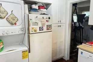 33 Elm St, Newport, RI 02840 - Photo 9