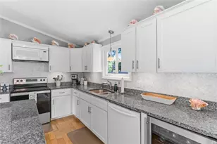 9 Therese St, Narragansett, RI 02882 - Photo 5