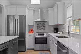 34 E Bowery St, Newport, RI 02840 - Photo 11