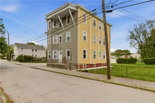 29 Prospect St, Bristol, RI 02809 - Photo 1