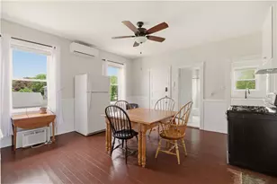 29 Prospect St, Bristol, RI 02809 - Photo 5