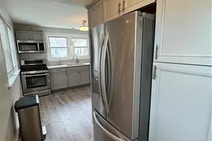 101 Rutherglen Ave, Providence, RI 02907 - Photo 5