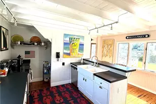 36 Riverside Ave, Portsmouth, RI 02871 - Photo 9