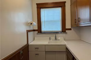 32 Lucas St, Pawtucket, RI 02860 - Photo 9