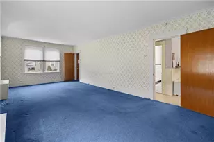 33 Hillcrest Ave, Pawtucket, RI 02860 - Photo 5