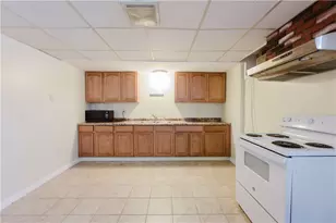 200 Budlong Rd, Cranston, RI 02920 - Photo 27