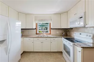 200 Budlong Rd, Cranston, RI 02920 - Photo 11