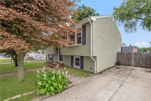 34 Queen St, Cranston, RI 02920 - Photo 3