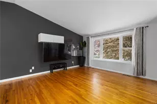 34 Queen St, Cranston, RI 02920 - Photo 13