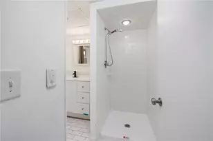 34 Queen St, Cranston, RI 02920 - Photo 37