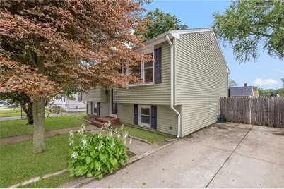 34 Queen Street, Cranston, RI 02920 - Photo 3