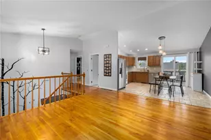 34 Queen St, Cranston, RI 02920 - Photo 17