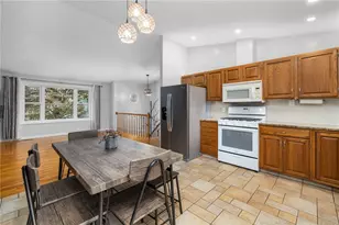 34 Queen St, Cranston, RI 02920 - Photo 11