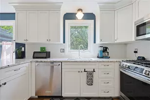 16 Heritage Ct, Cranston, RI 02921 - Photo 11