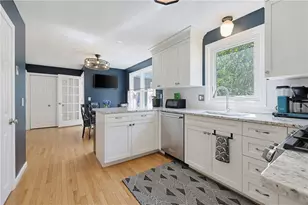 16 Heritage Ct, Cranston, RI 02921 - Photo 13
