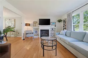 16 Heritage Ct, Cranston, RI 02921 - Photo 3