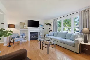 16 Heritage Ct, Cranston, RI 02921 - Photo 5