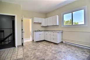 33 Railroad Ave, Westerly, RI 02891 - Photo 3