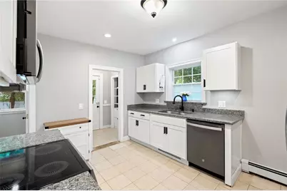 1059 Narragansett Boulevard, Cranston, RI 02905 - Photo 17