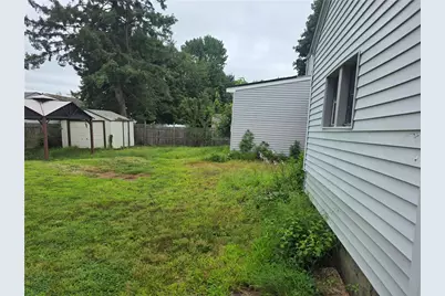 142 Rutland Street, Woonsocket, RI 02895 - Photo 3