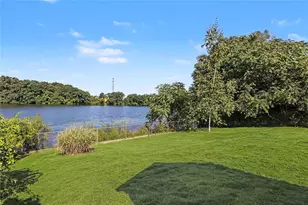 42 Roger Williams Ave, East Providence, RI 02916 - Photo 5
