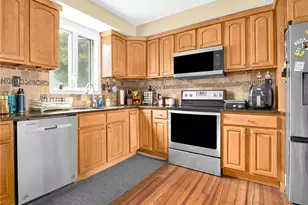 26 Gentian Ave, Providence, RI 02908 - Photo 7