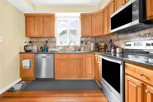 26 Gentian Ave, Providence, RI 02908 - Photo 9