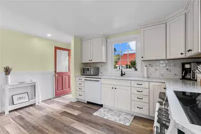 72 Kane Avenue, Middletown, RI 02842 - Photo 3