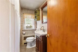 59 Wells Ave, Warwick, RI 02889 - Photo 9