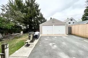 10 Hammond St, Newport, RI 02840 - Photo 21