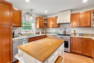 3 William St, Bristol, RI 02809 - Photo 3