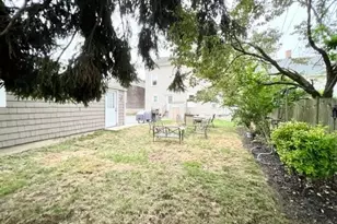 10 Hammond St, Newport, RI 02840 - Photo 5