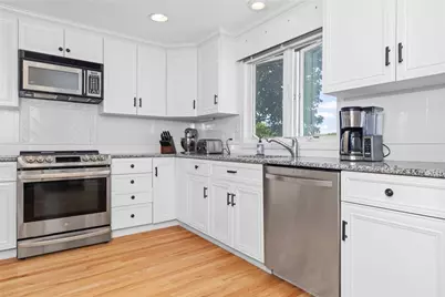 331 Third Beach Road, Middletown, RI 02842 - Photo 23