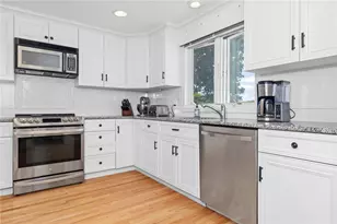 331 3rd Beach Rd, Middletown, RI 02842 - Photo 23