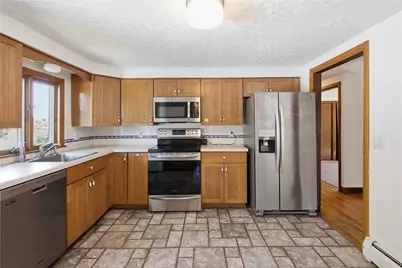18 Continental Drive, Middletown, RI 02842 - Photo 9