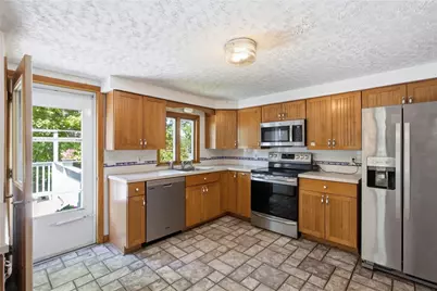 18 Continental Drive, Middletown, RI 02842 - Photo 9