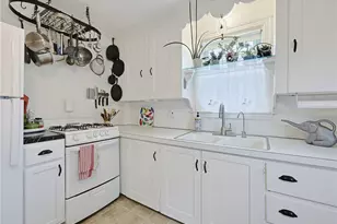213 Unit St, Providence, RI 02909 - Photo 7