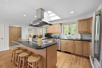 22 Noble Street, Narragansett, RI 02882 - Photo 5