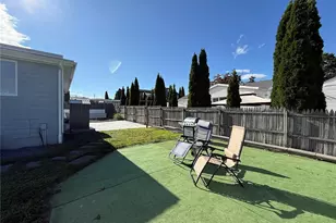 211 Toledo Ave, Pawtucket, RI 02860 - Photo 19