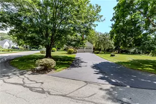 10 Circle Dr, Middletown, RI 02842 - Photo 49