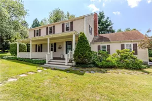 10 Circle Dr, Middletown, RI 02842 - Photo 1